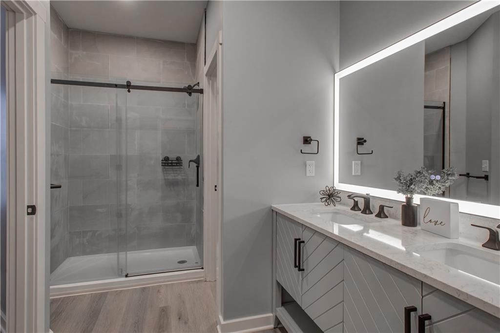 106 E Walker Drive — photo 20