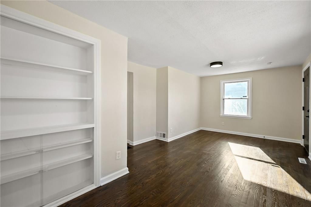 5611 N Walnut Street — photo 7