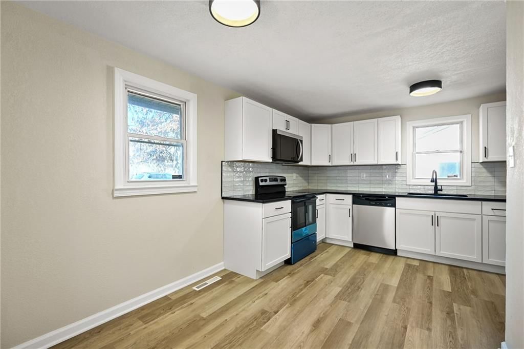 5611 N Walnut Street — photo 8
