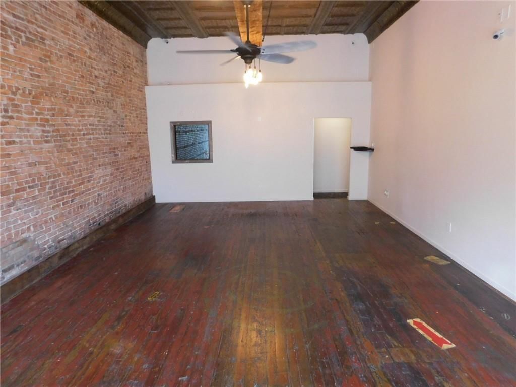 109 W 4th Street — photo 2
