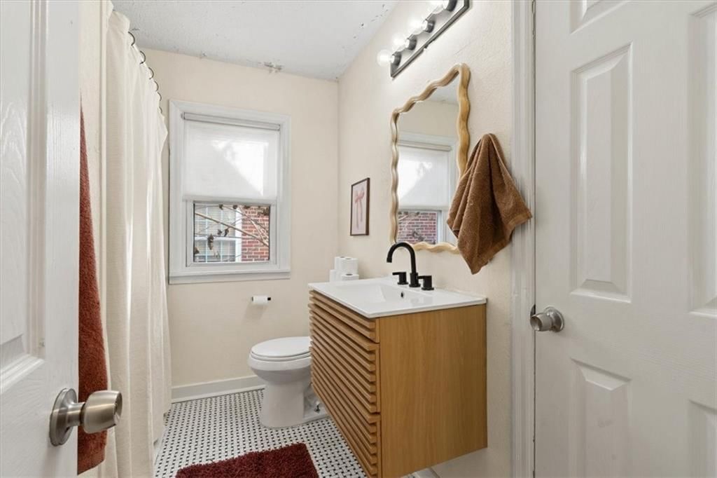 Photo 11 of 17 - 5806 Highland Avenue