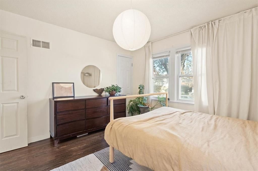 Photo 13 of 17 - 5806 Highland Avenue