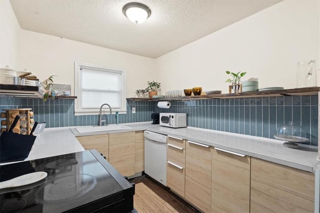 Photo 8 of 17 - 5806 Highland Avenue