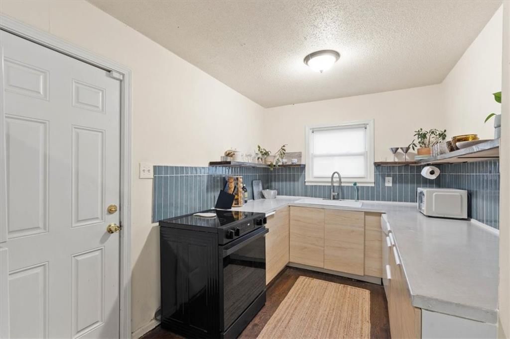 Photo 9 of 17 - 5806 Highland Avenue