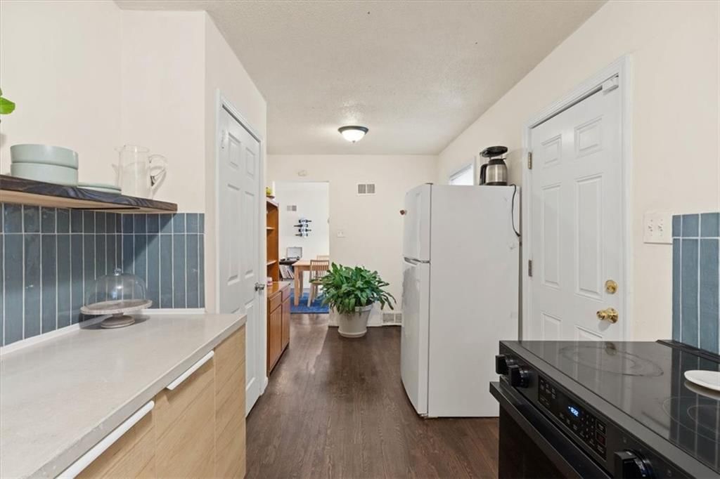 Photo 10 of 17 - 5806 Highland Avenue