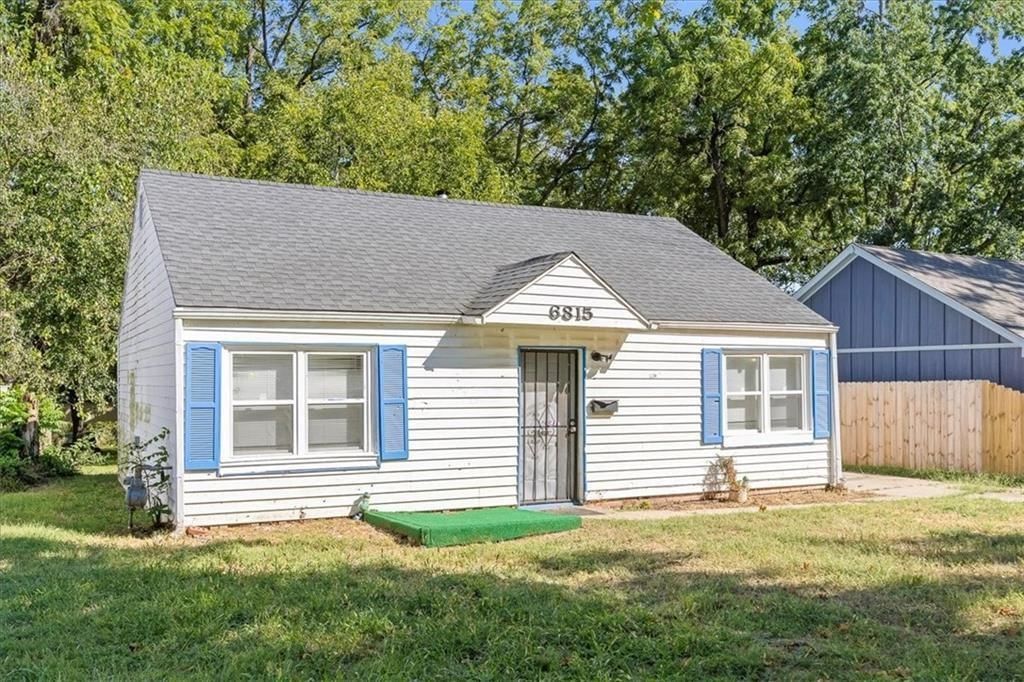 6815 S Benton Avenue, Kansas City, MO