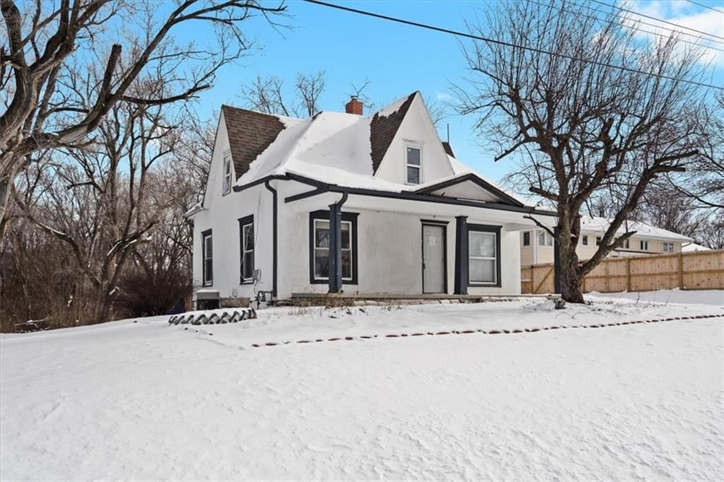 1321 N Jesse James Road, Excelsior Springs, MO