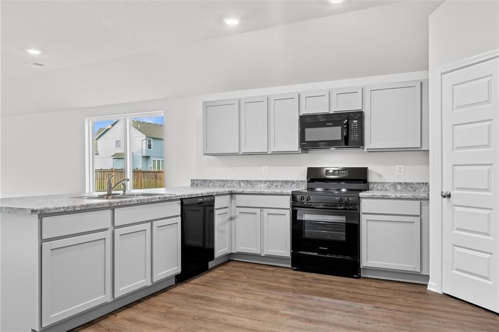 2554 Woodfield Drive, Tonganoxie, KS