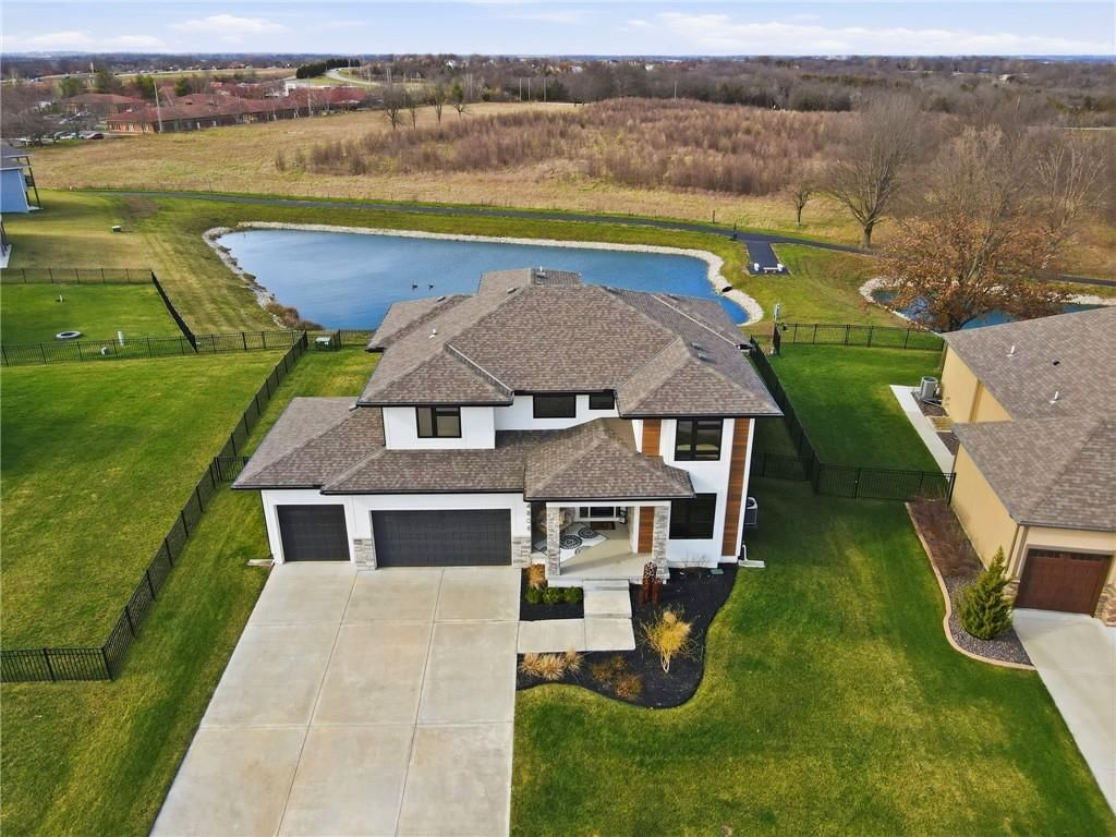 4808 Jamestown Drive, Lee's Summit, MO