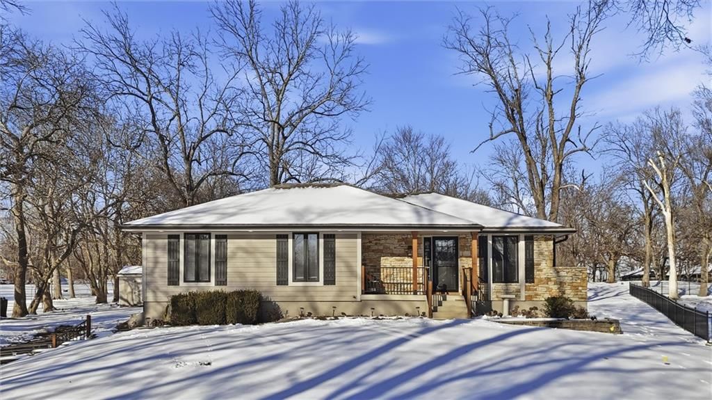 305 12th Avenue, Greenwood, MO