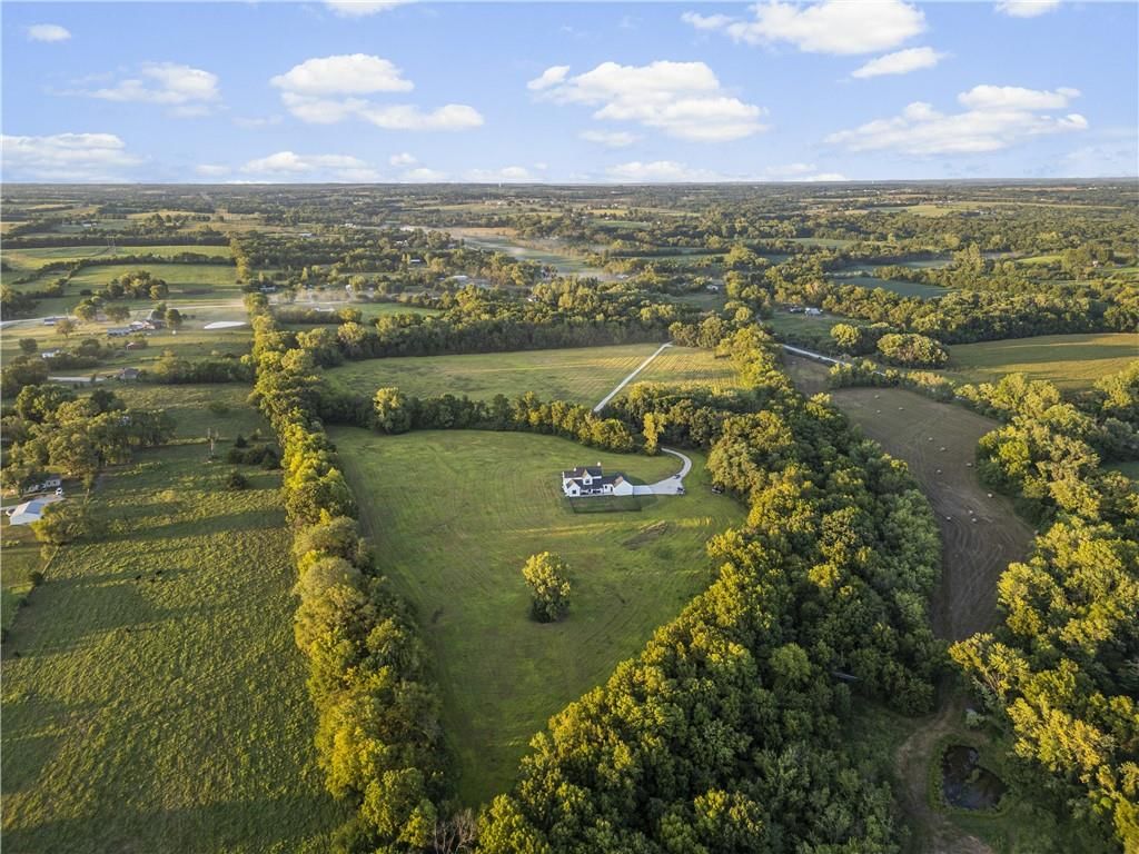 21851 179th Street, Tonganoxie, KS
