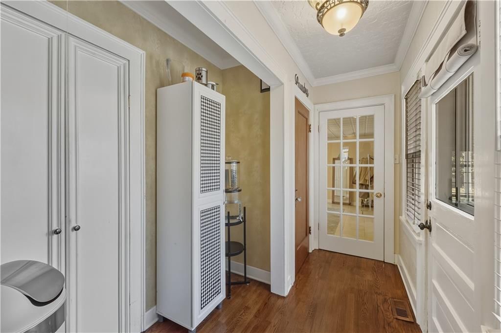 1303 Pembroke Lane — photo 17