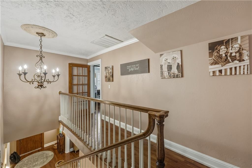 1303 Pembroke Lane — photo 25