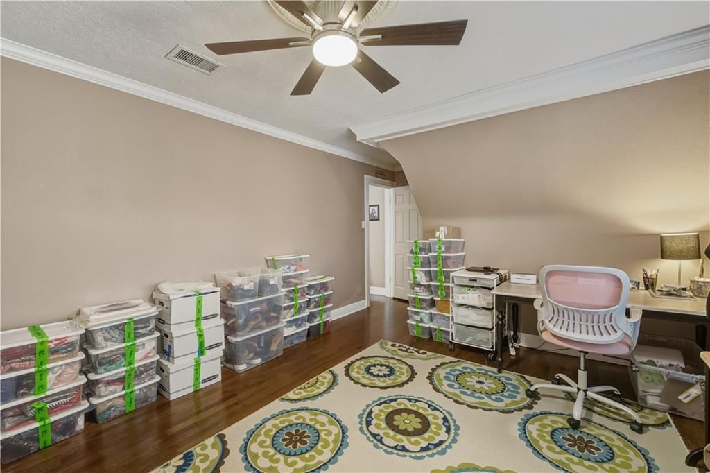 1303 Pembroke Lane — photo 29