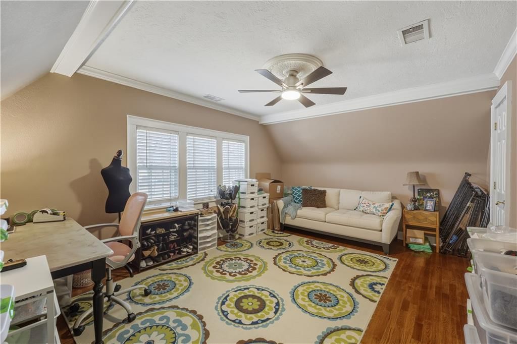 1303 Pembroke Lane — photo 30
