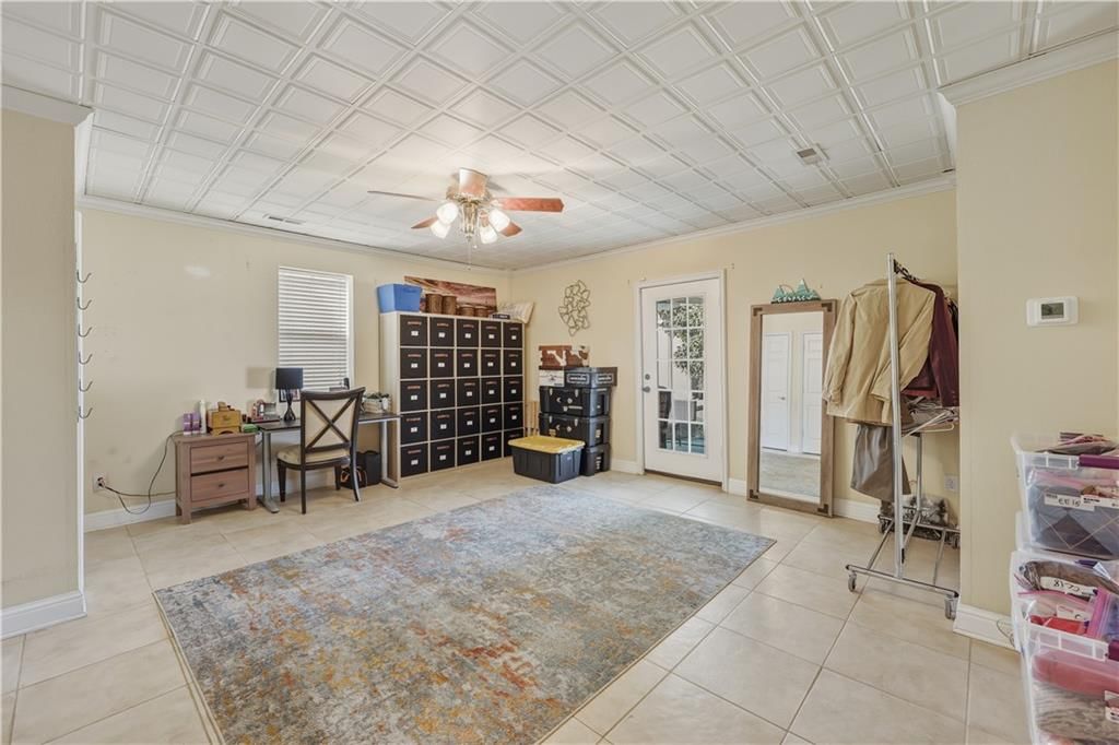 1303 Pembroke Lane — photo 42