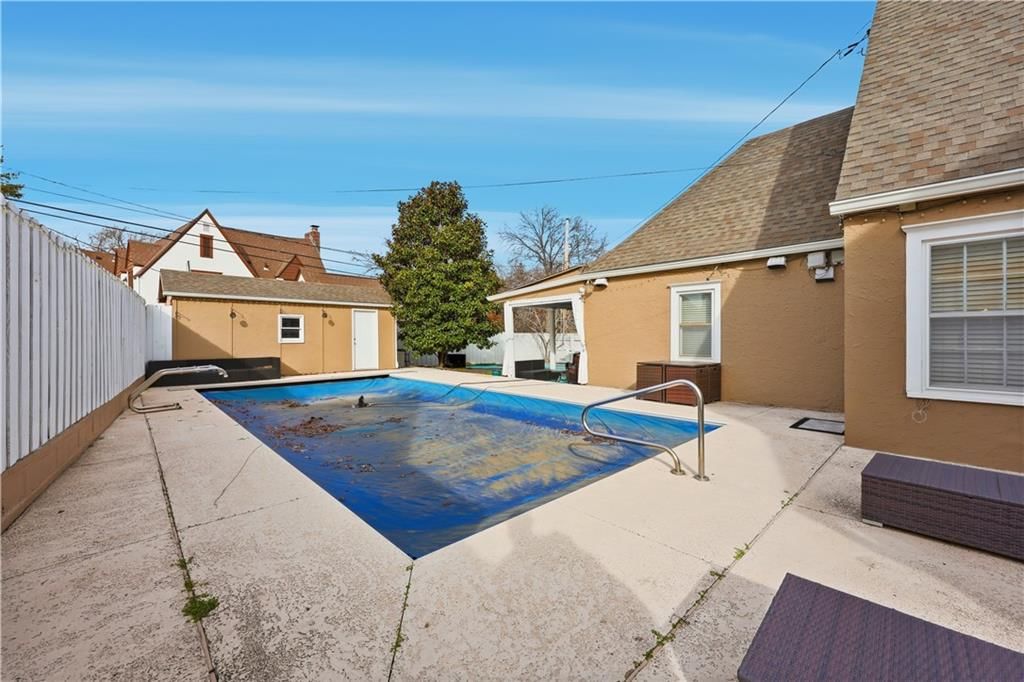 1303 Pembroke Lane — photo 44