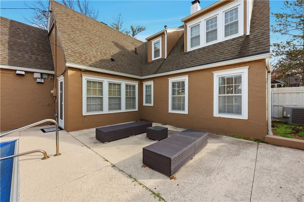 1303 Pembroke Lane — photo 45