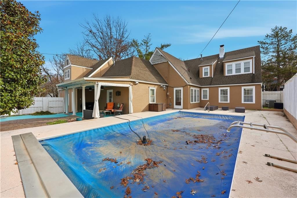 1303 Pembroke Lane — photo 46