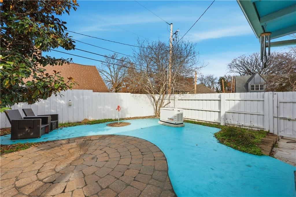 1303 Pembroke Lane — photo 48