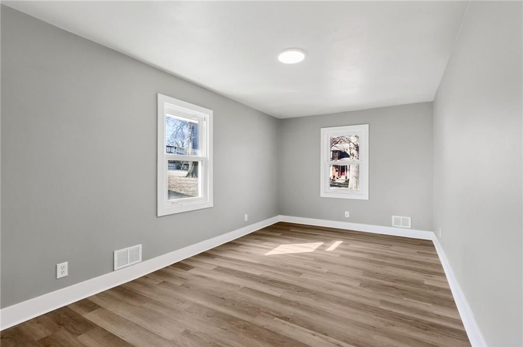 10437 Grand Avenue — photo 13
