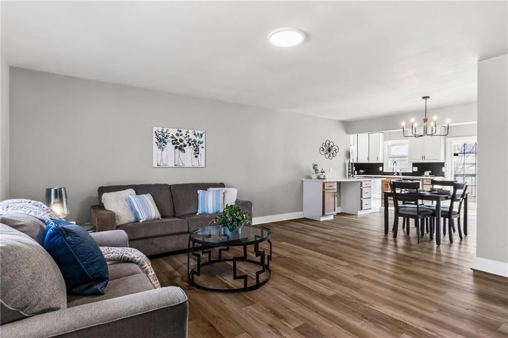 10437 Grand Avenue — photo 4