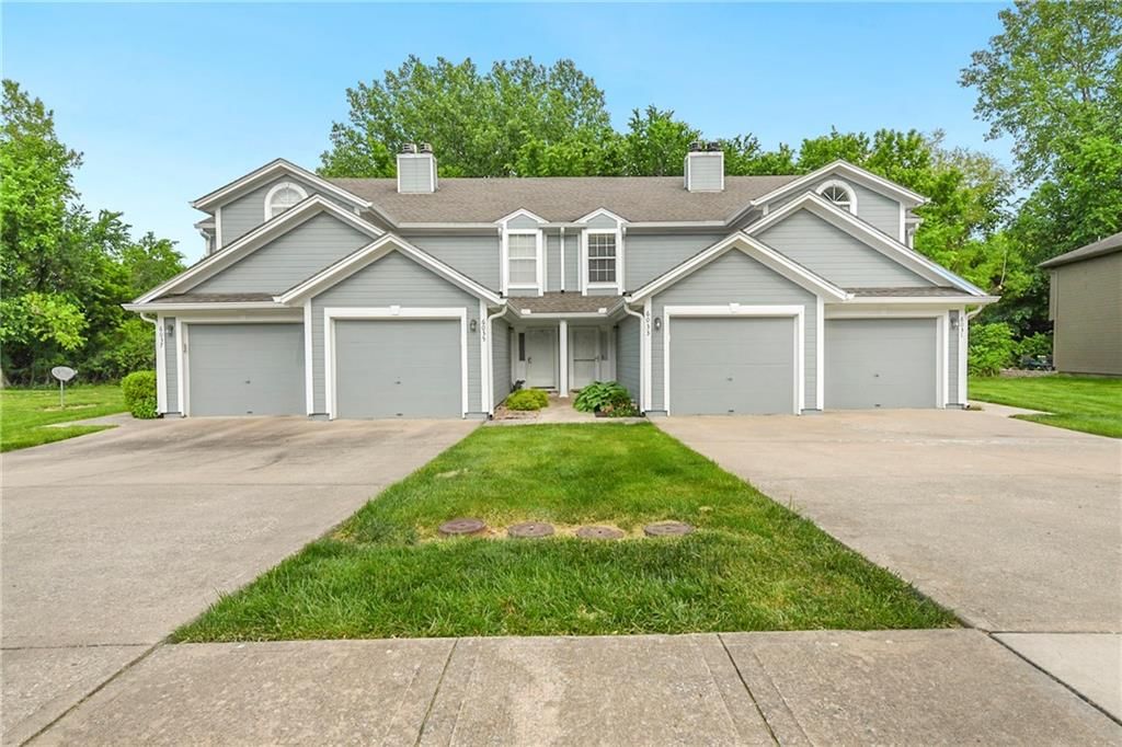 6033 NE Moonstone Drive, Lee's Summit, MO