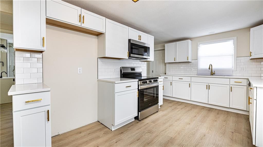 808 NE Russell Road — photo 7