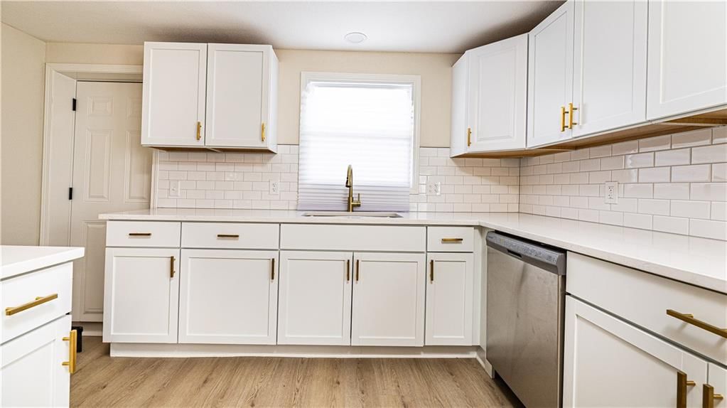 808 NE Russell Road — photo 8