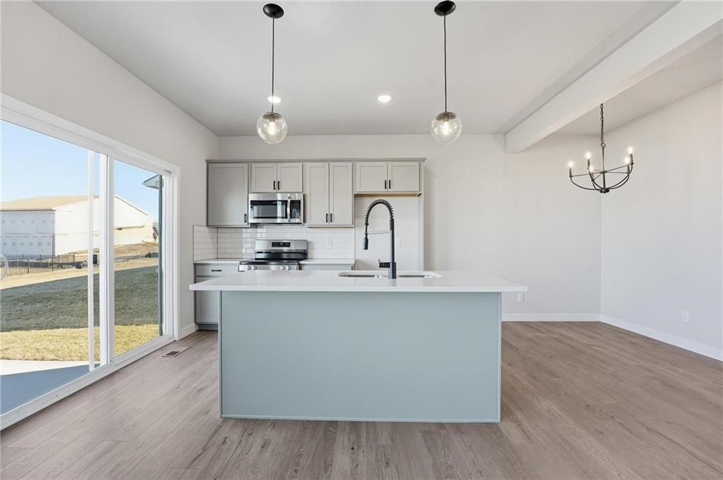 20529 Newcastle Street — photo 8