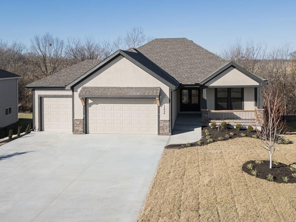 1942 Edgewood Drive, Leavenworth, KS