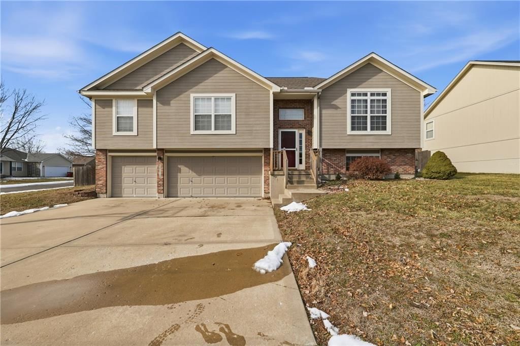 1810 NW Bradford Court, Grain Valley, MO
