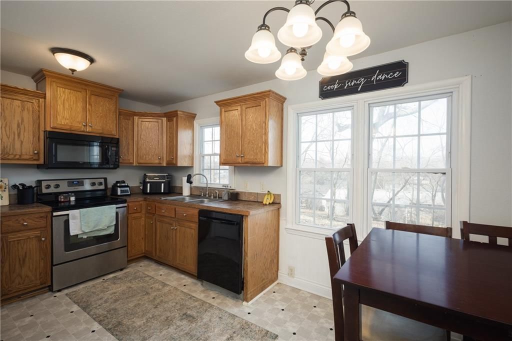 607 Hillcrest Drive — photo 11