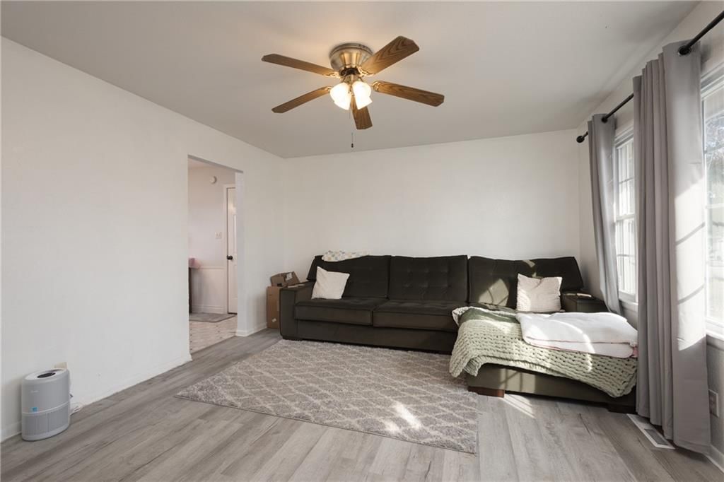 607 Hillcrest Drive — photo 8