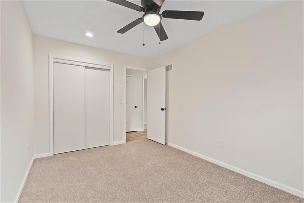 Photo 11 of 25 - 15907 W 124th Terrace