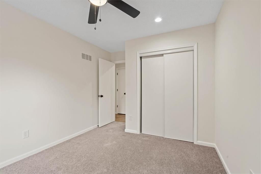 Photo 12 of 25 - 15907 W 124th Terrace