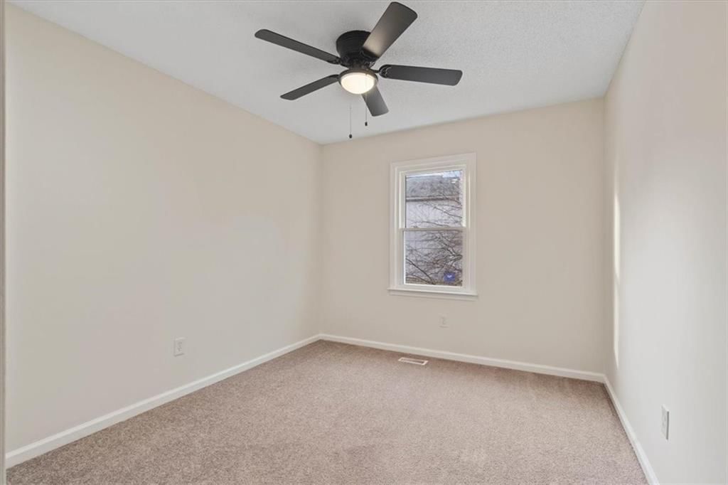 Photo 13 of 25 - 15907 W 124th Terrace