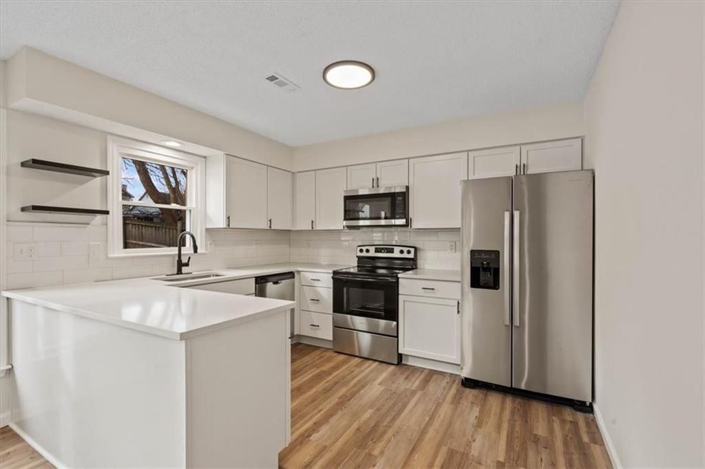 Photo 17 of 25 - 15907 W 124th Terrace