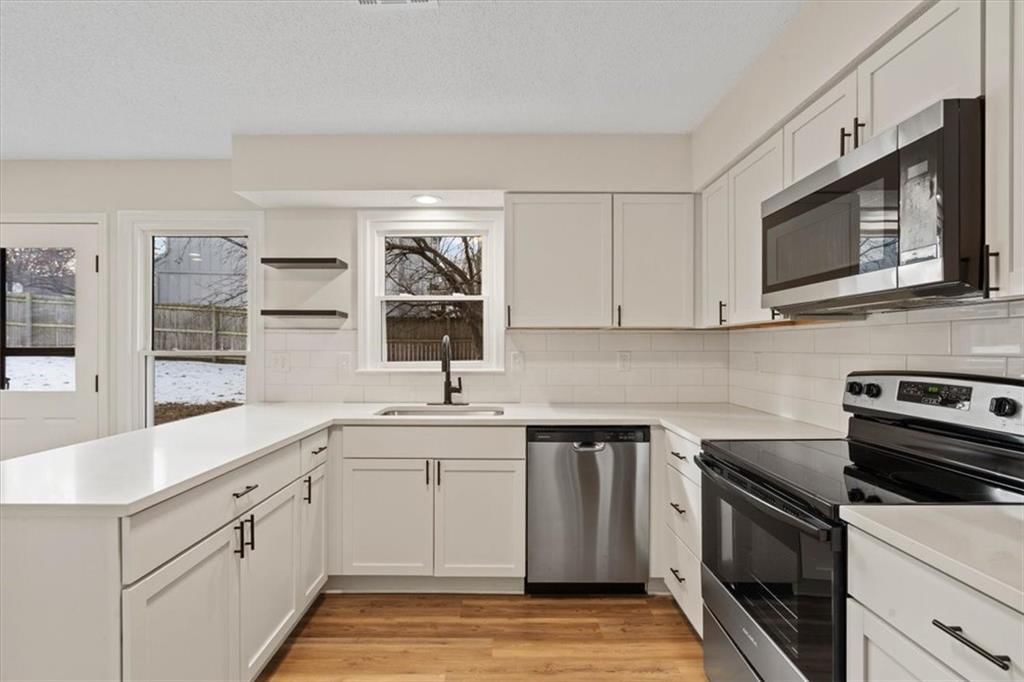 Photo 19 of 25 - 15907 W 124th Terrace