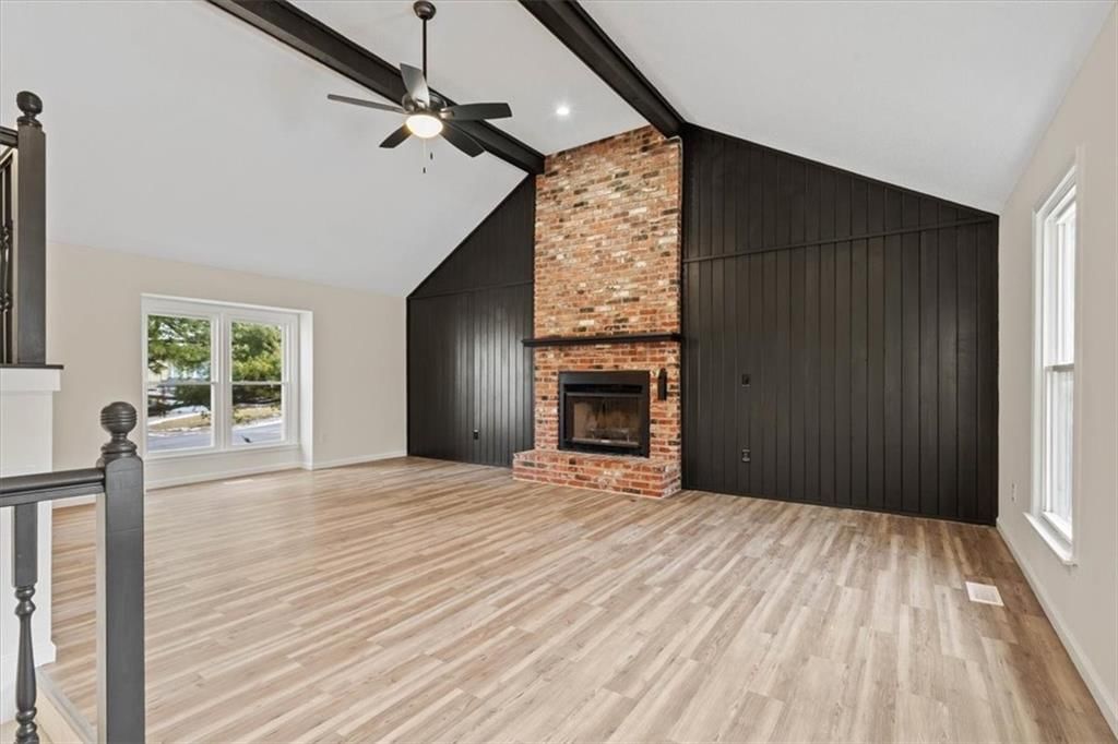 Photo 5 of 25 - 15907 W 124th Terrace