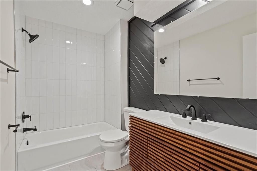 Photo 6 of 25 - 15907 W 124th Terrace