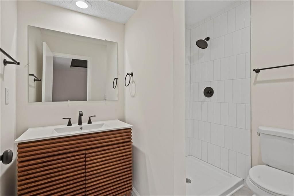 Photo 8 of 25 - 15907 W 124th Terrace