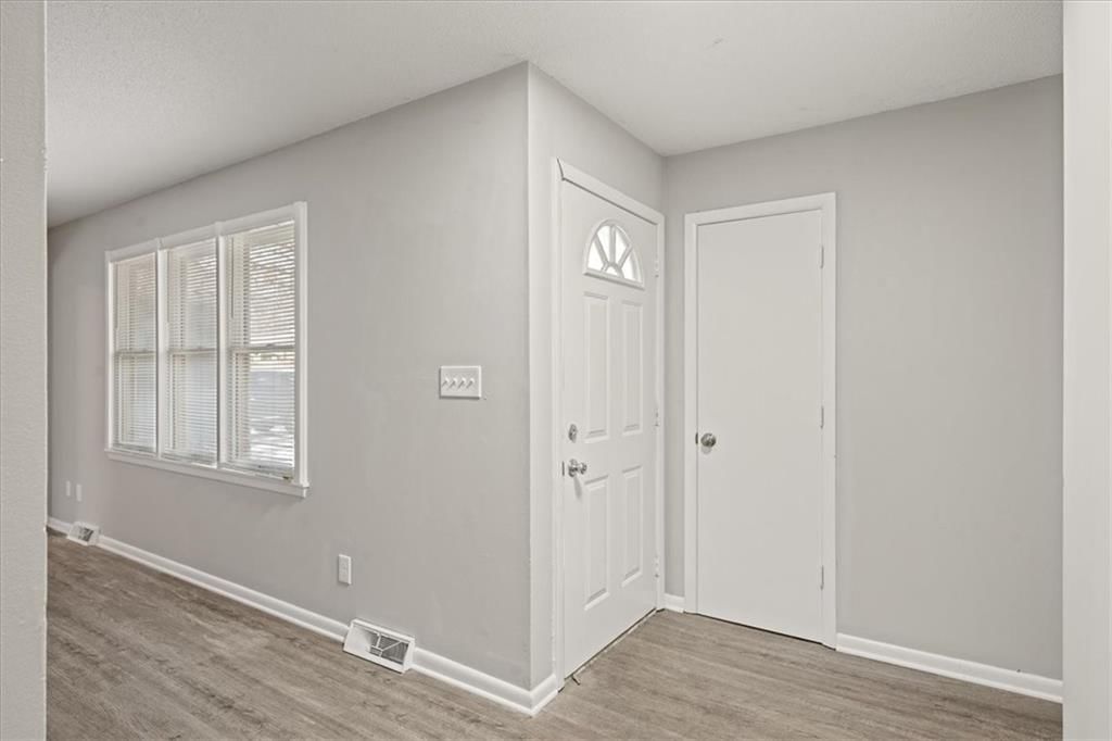 612 Christopher Street — photo 2