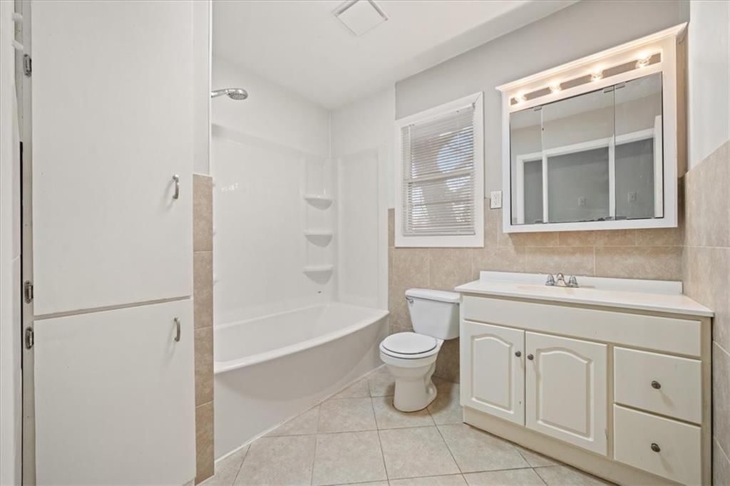612 Christopher Street — photo 11