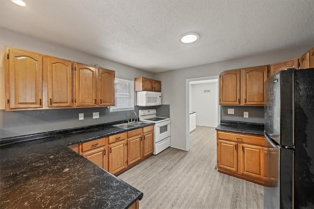 612 Christopher Street — photo 18