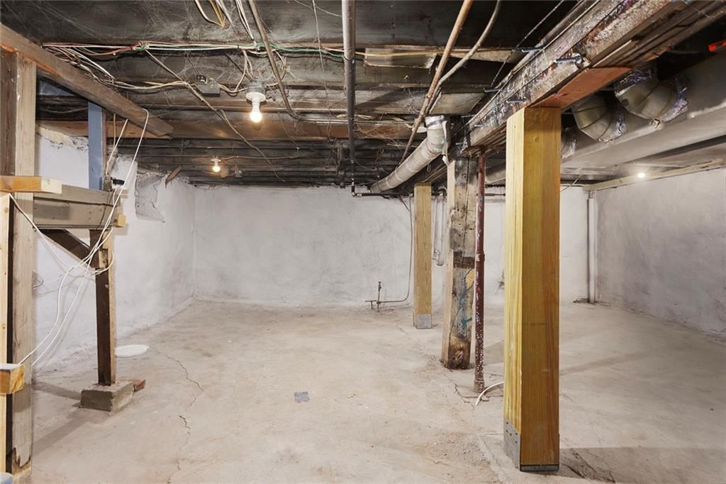 915 E 29th Street — photo 34