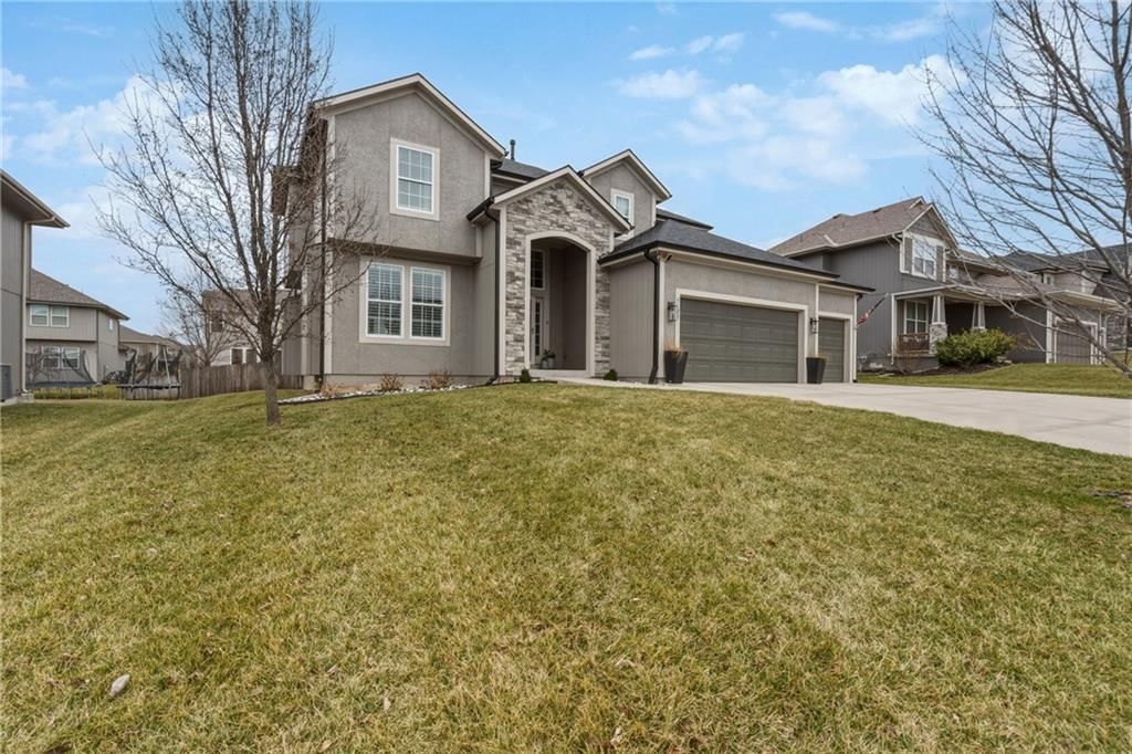 5129 Meadowlark Drive, Shawnee, KS