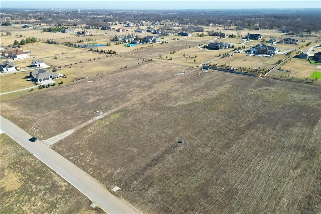 10411 Windsor Drive, Lee's Summit, MO