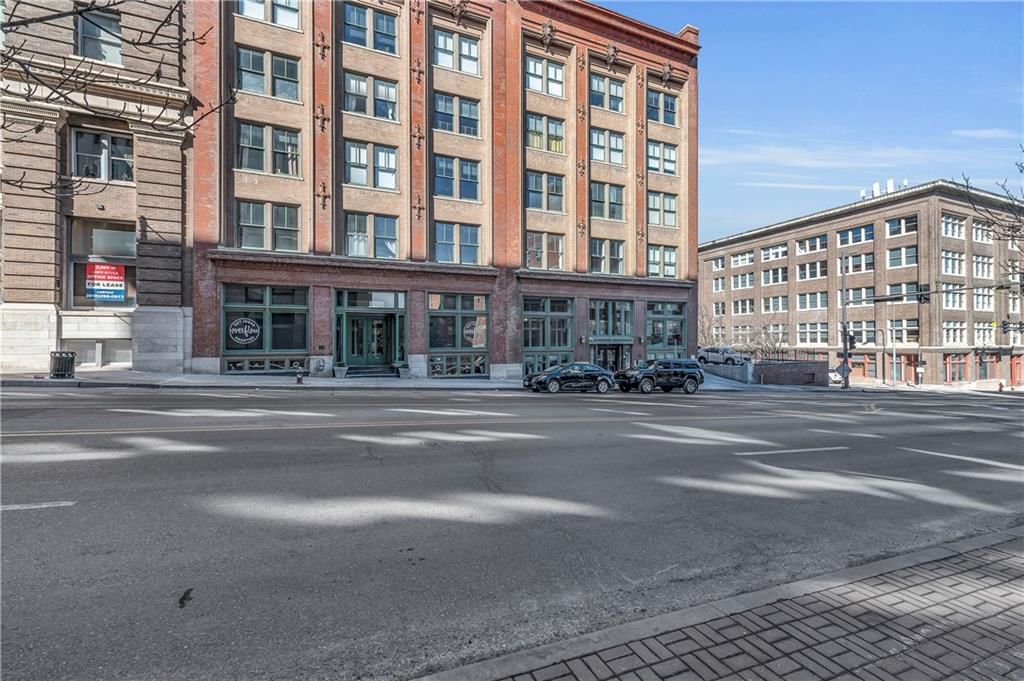 Photo 24 of 51 - 706 BROADWAY BOULEVARD