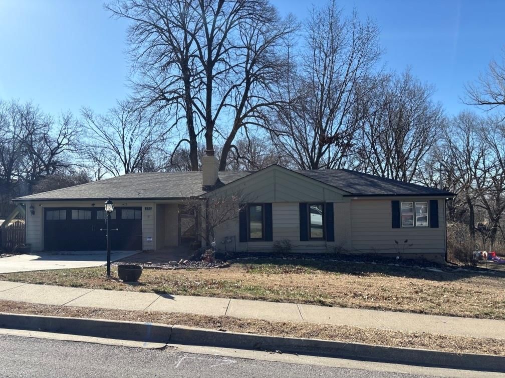 327 NW Woodland Road, Riverside, MO